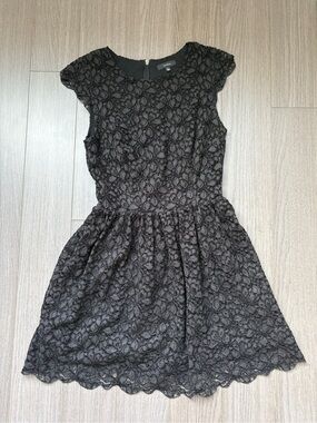 aritzia black lace dress Wilfred Aritzia Short Sleeve Black Lace Scalloped Hem Dress No Liner Size M